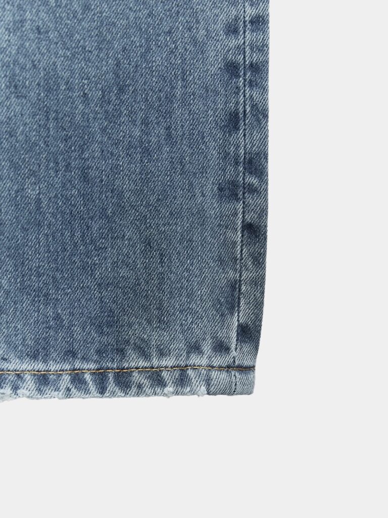 Mid-rise jeans with straight-leg