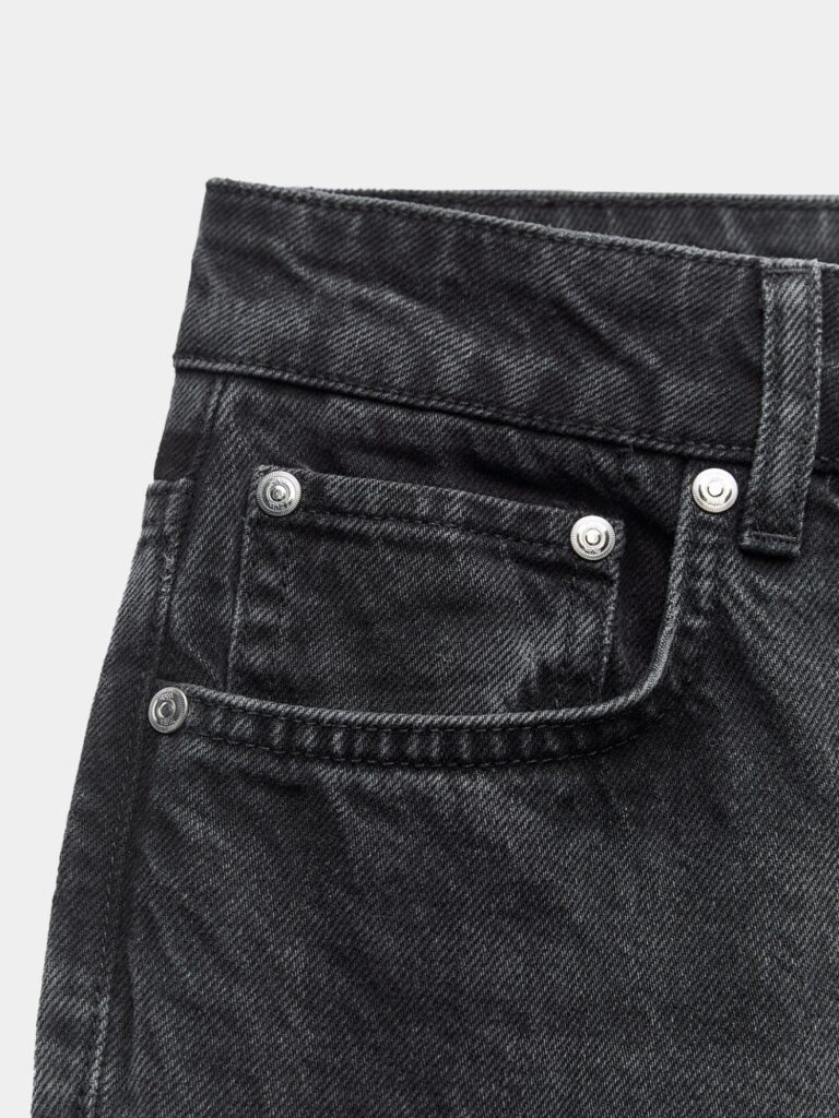 Mid-rise jeans with straight-leg